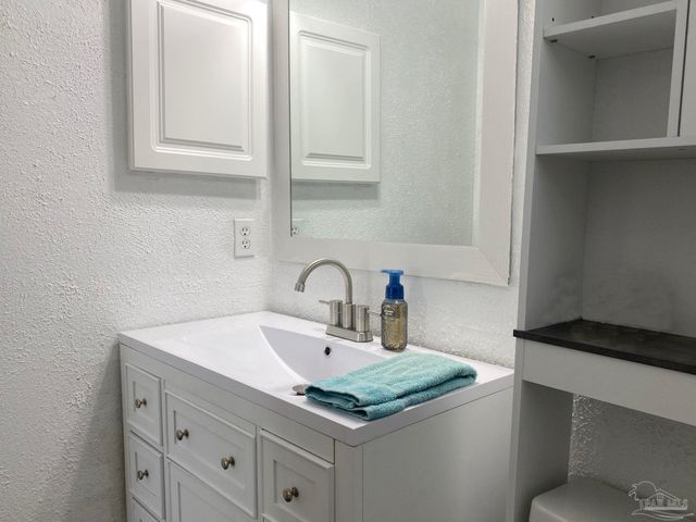 4031 Glenway Dr, Pensacola, FL 32526