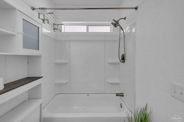 4031 Glenway Dr, Pensacola, FL 32526