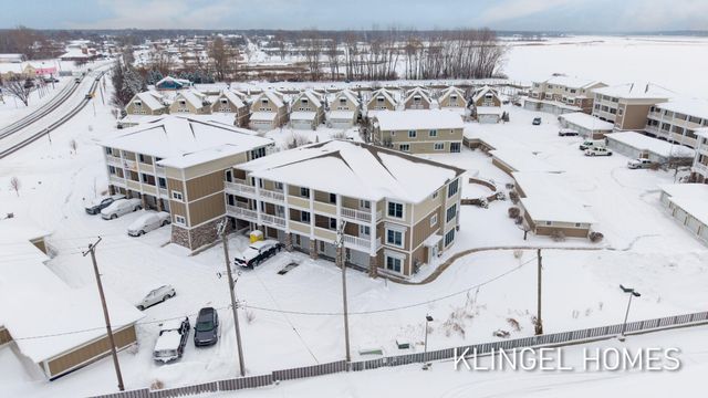 930 W Savidge Street 12, Spring Lake, MI 49456