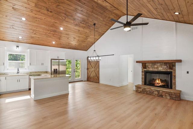 274 Medina Court, Ellijay, GA 30540