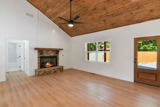 274 Medina Court, Ellijay, GA 30540