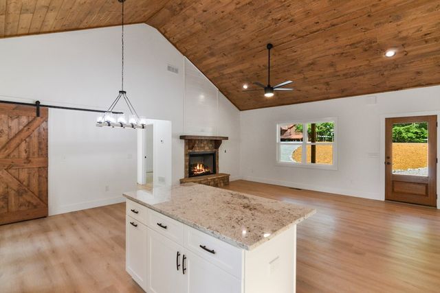 274 Medina Court, Ellijay, GA 30540