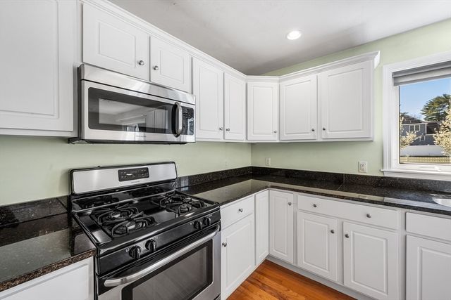 29 Saw Mill Ln, Rockland, MA 02370