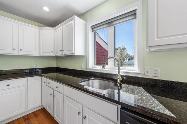 29 Saw Mill Ln, Rockland, MA 02370