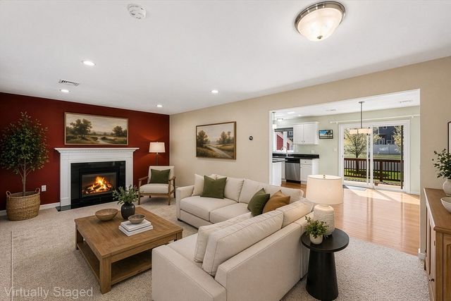 29 Saw Mill Ln, Rockland, MA 02370