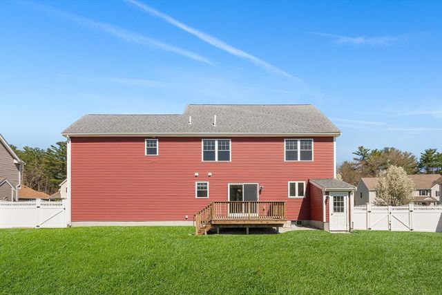 29 Saw Mill Ln, Rockland, MA 02370