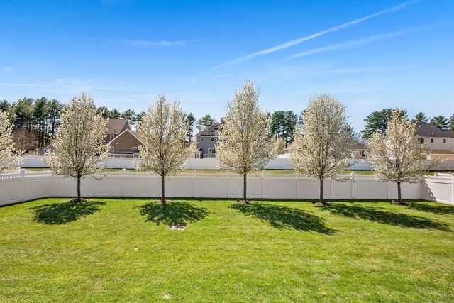 29 Saw Mill Ln, Rockland, MA 02370