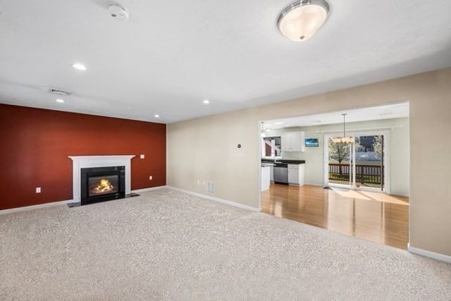 29 Saw Mill Ln, Rockland, MA 02370