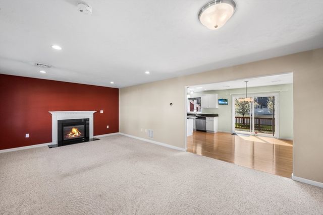 29 Saw Mill Ln, Rockland, MA 02370