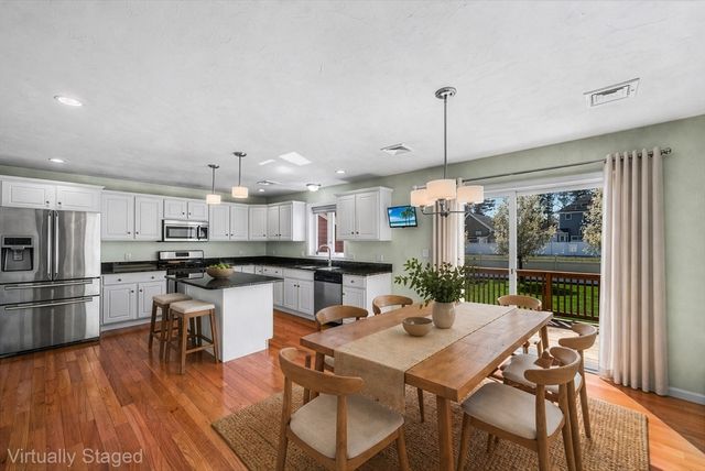 29 Saw Mill Ln, Rockland, MA 02370