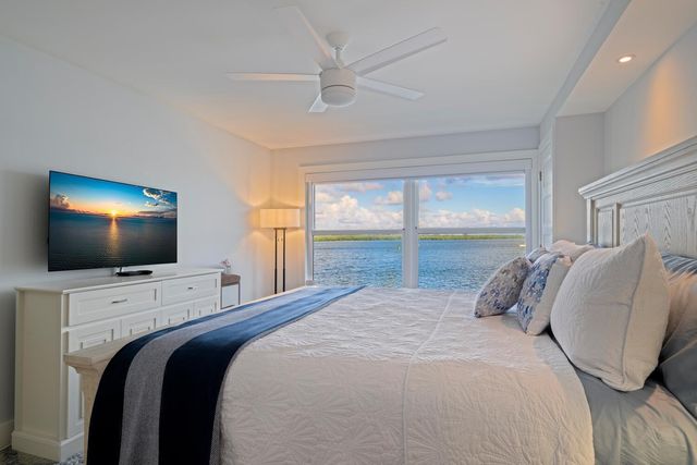 52 Yacht Club Drive 309, North Palm Beach, FL 33408