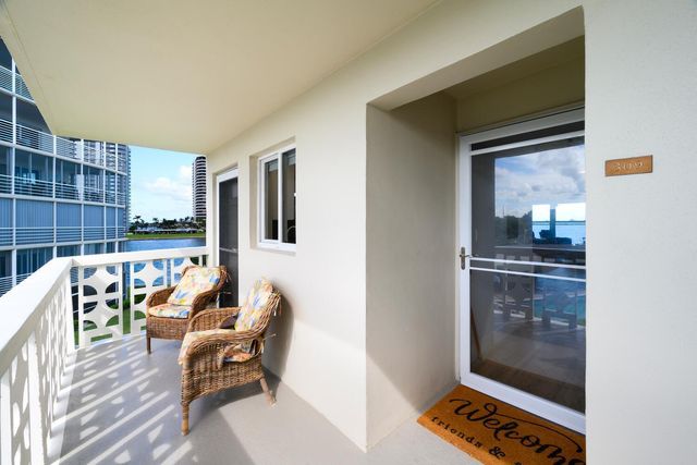 52 Yacht Club Drive 309, North Palm Beach, FL 33408