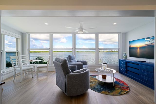 52 Yacht Club Drive 309, North Palm Beach, FL 33408
