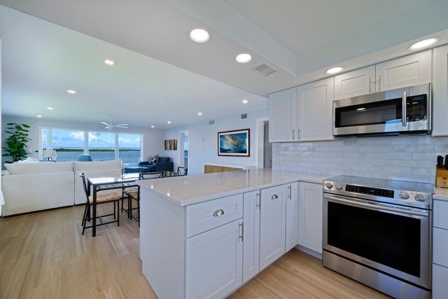 52 Yacht Club Drive 309, North Palm Beach, FL 33408