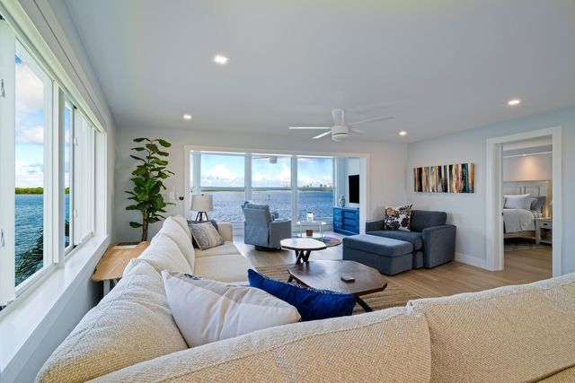 52 Yacht Club Drive 309, North Palm Beach, FL 33408