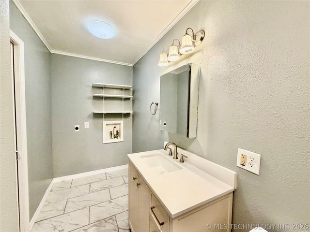 110 SE 5th Street, Checotah, OK 74426