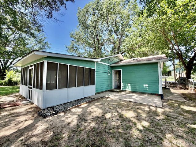 110 SE 5th Street, Checotah, OK 74426