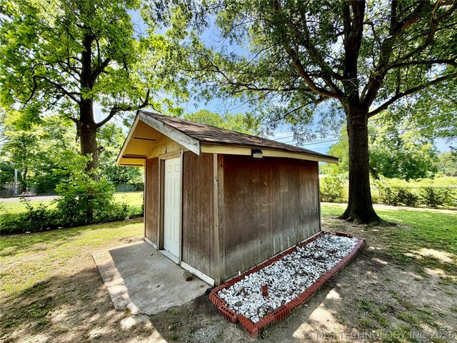 110 SE 5th Street, Checotah, OK 74426