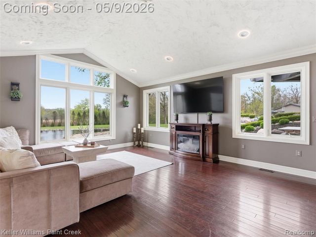 3450 S Ortonville Road, Clarkston, MI 48348