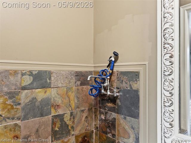 3450 S Ortonville Road, Clarkston, MI 48348
