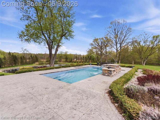 3450 S Ortonville Road, Clarkston, MI 48348