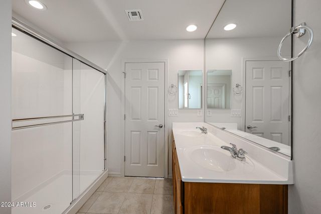 9037 W Luke Avenue, Glendale, AZ 85305