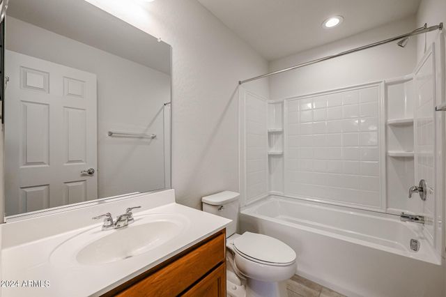 9037 W Luke Avenue, Glendale, AZ 85305