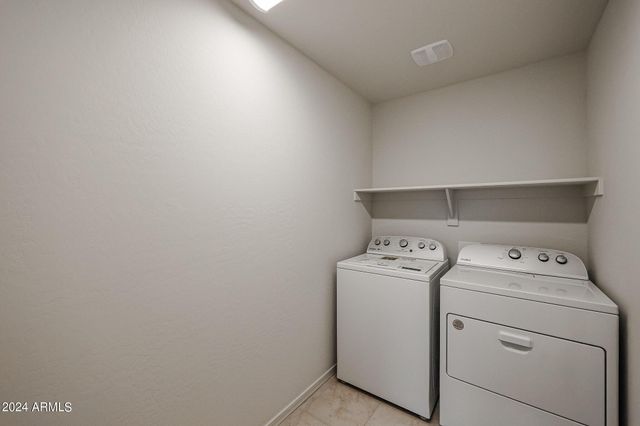 9037 W Luke Avenue, Glendale, AZ 85305