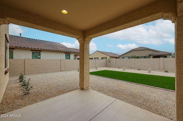 9037 W Luke Avenue, Glendale, AZ 85305
