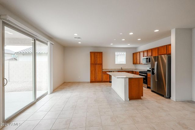 9037 W Luke Avenue, Glendale, AZ 85305