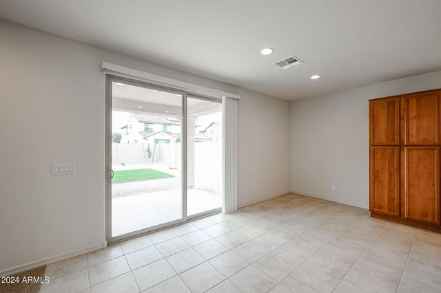 9037 W Luke Avenue, Glendale, AZ 85305