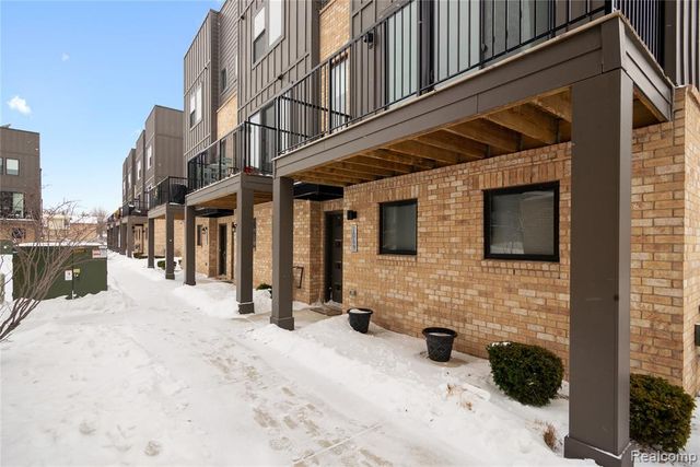 1049 Hampton Circle 44, Detroit, MI 48207