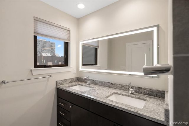 1049 Hampton Circle 44, Detroit, MI 48207