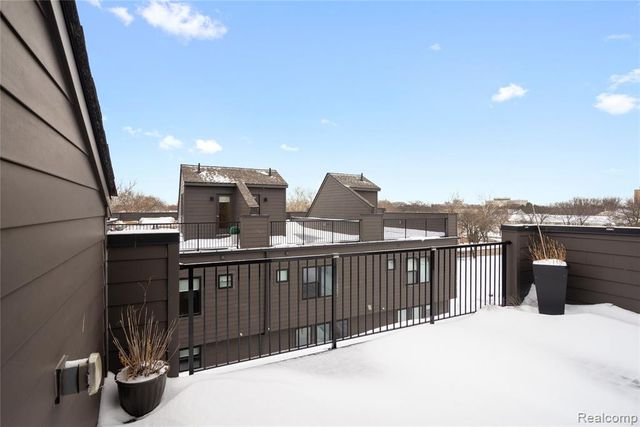 1049 Hampton Circle 44, Detroit, MI 48207