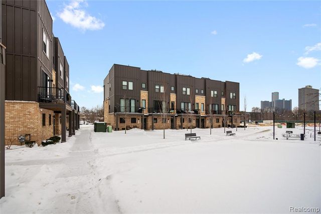 1049 Hampton Circle 44, Detroit, MI 48207