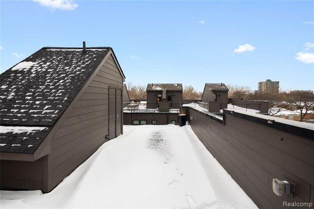 1049 Hampton Circle 44, Detroit, MI 48207