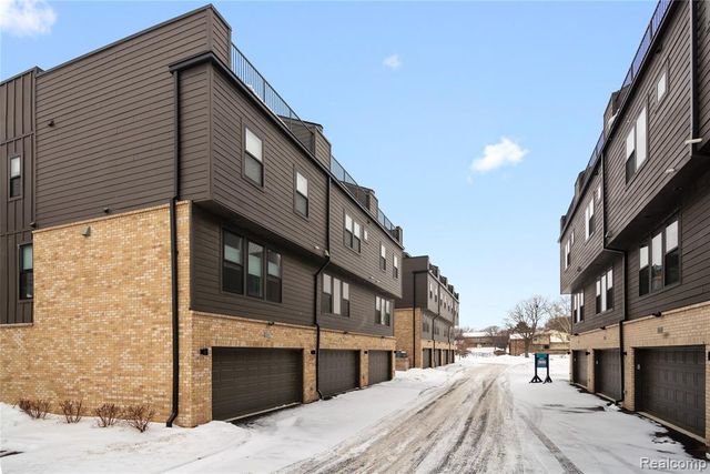 1049 Hampton Circle 44, Detroit, MI 48207