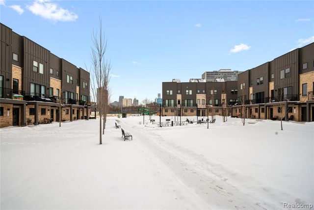 1049 Hampton Circle 44, Detroit, MI 48207