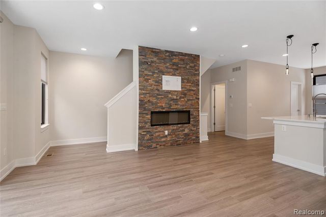 1049 Hampton Circle 44, Detroit, MI 48207