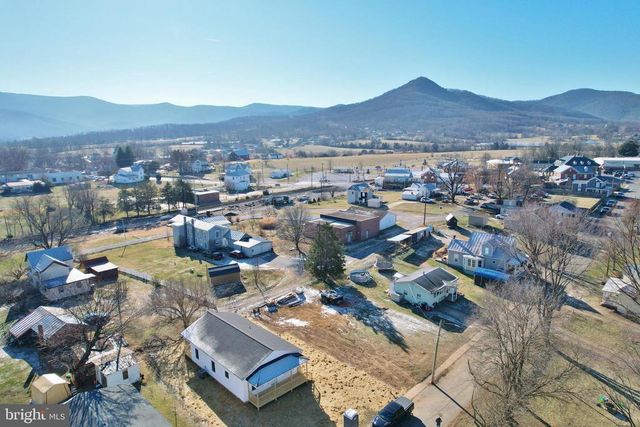 240 DEFORD AVE, Stanley, VA 22851