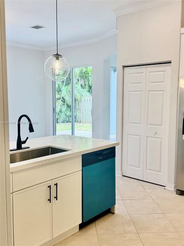 4946 SW 38th Way 0, Hollywood, FL 33312