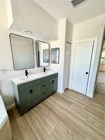 4946 SW 38th Way 0, Hollywood, FL 33312