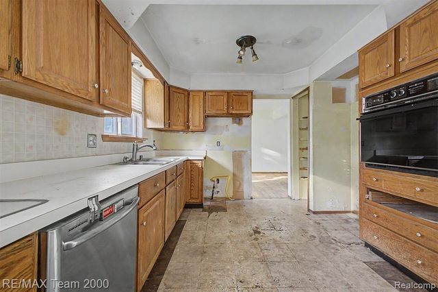 3754 Anvil Drive, Troy, MI 48083