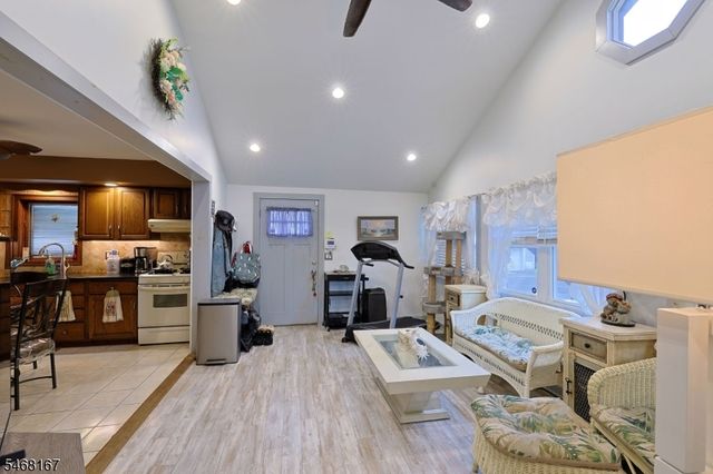 38 Butler St, Franklin Boro, NJ 07416