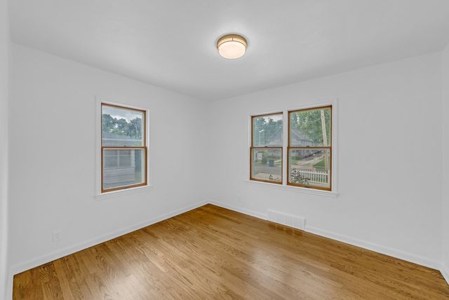 318 E Edison Avenue, Des Moines, IA 50315