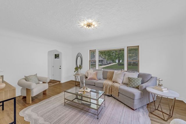 318 E Edison Avenue, Des Moines, IA 50315