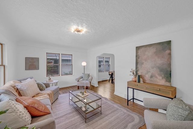 318 E Edison Avenue, Des Moines, IA 50315