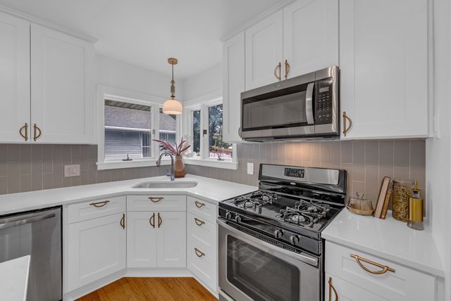318 E Edison Avenue, Des Moines, IA 50315