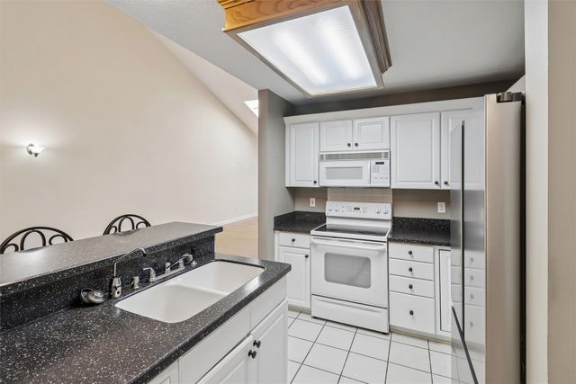 5925 Ep True Parkway 33, West Des Moines, IA 50266