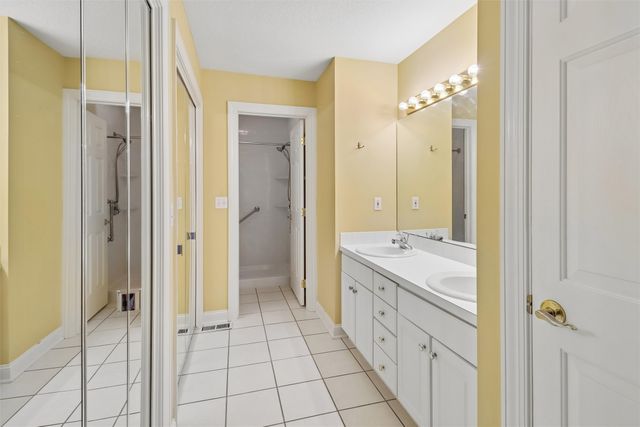 5925 Ep True Parkway 33, West Des Moines, IA 50266